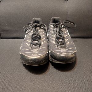 Nike Air Max Plus GS Black Pure Platinum Sneakers 4Y Boys 655020-053